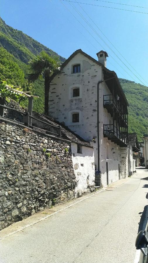 Residenza Americana Someo Bagian luar foto