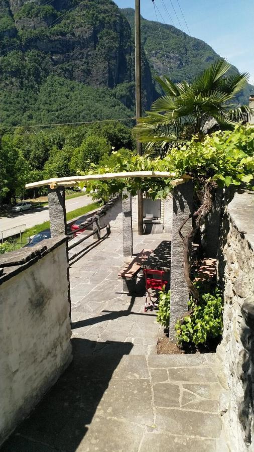 Residenza Americana Someo Bagian luar foto